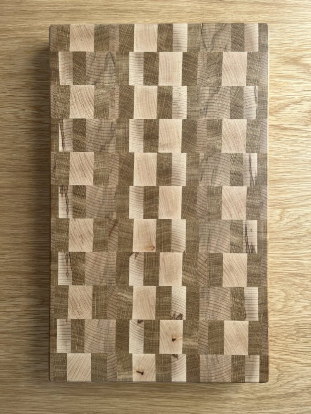 Kuchyňské prkénko z tvrdého masivního dřeva (dub/buk)