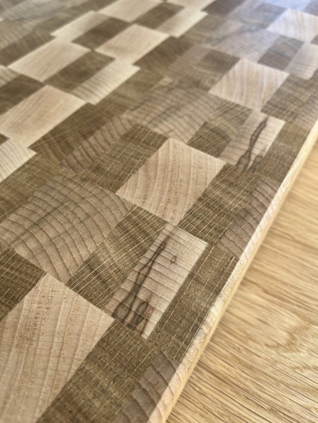 Kuchyňské prkénko z tvrdého masivního dřeva (dub/buk)