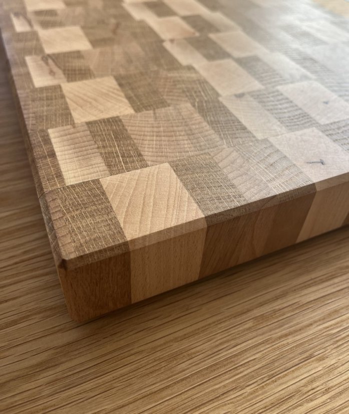 Kuchyňské prkénko z tvrdého masivního dřeva (dub/buk)