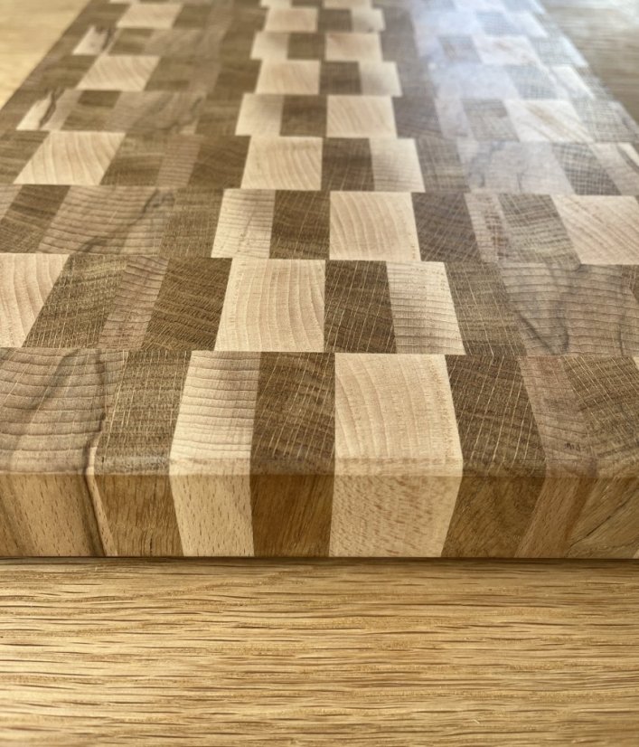 Kuchyňské prkénko z tvrdého masivního dřeva (dub/buk)