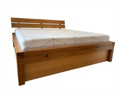Masivní dubová postel trámové konstrukce